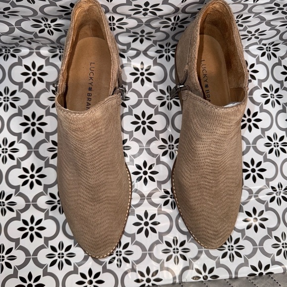 Lucky brand leather suede tan Ankle Boots size 8.5 m. - Picture 3 of 9